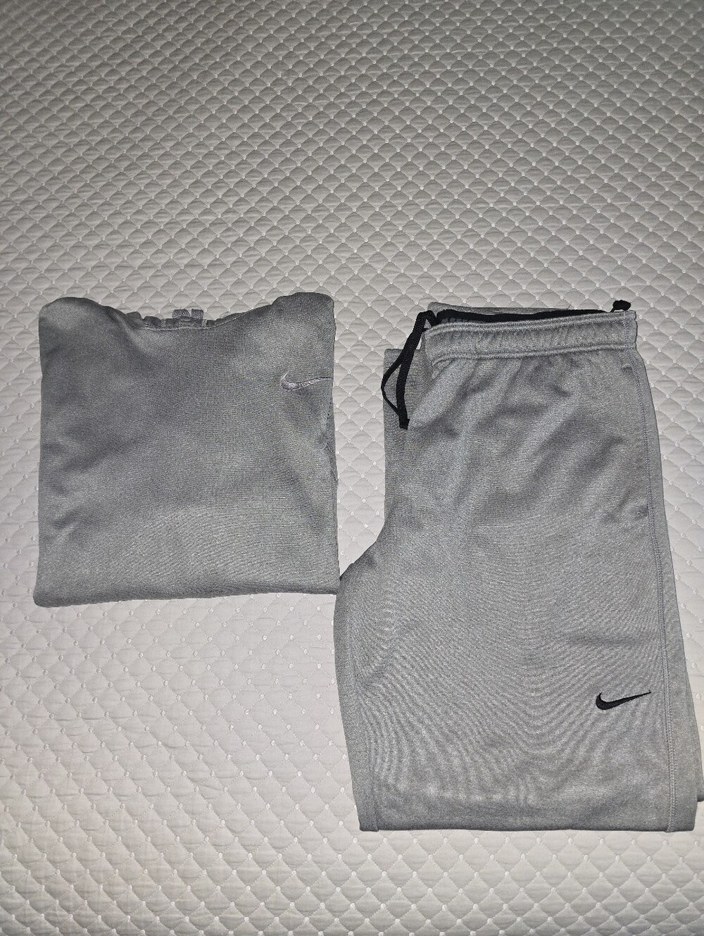 XXL - Nike Men's (THERMA-FIT) Hoodie & XL THERMA-FIT Sweat Paints . (CLEAN)